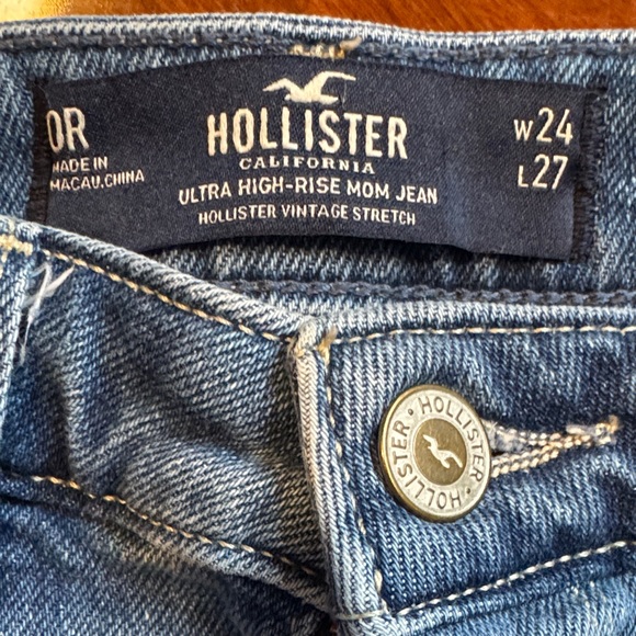 Hollister Ultra High Rise Mom Jean - Picture 3 of 4